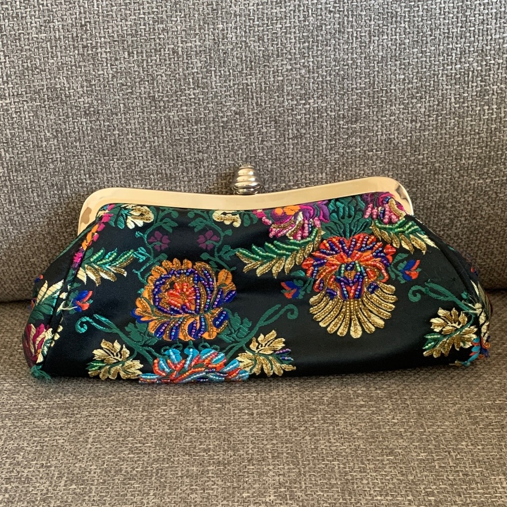 Beaded Floral Clutch with Jeweled Clasp Purse Bag